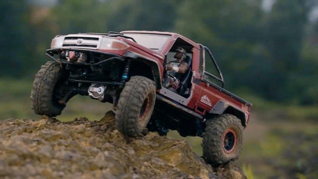 Rc Crawler Traxxas Trx4 TOYOTA Lc70 vs DEFENDER Off Road 4x4 Rc Cars смотреть онлайн