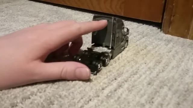 Review on a 1/64 scale Green Light Mack anathem semi смотреть онлайн