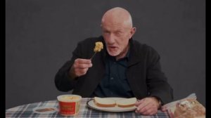 Майк Эрмантраут aka Finger учит нас делать бутер с сыром Пименто | Лучше Звякни Соулу |