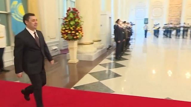 САДЫР ЖАПАРОВ ПОЕХАЛ В КАЗАХСТАН \\ НеНовости 02.03.2021 смотреть онлайн