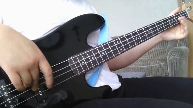 Selena Gomez & The Scene - Love You Like A Love Song (bass cover) смотреть онлайн