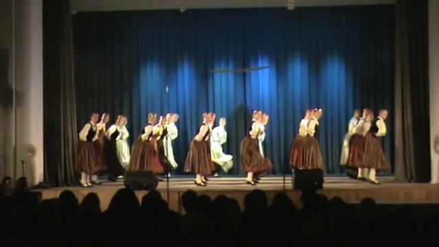 Latvian folk dance group "Kalve" (TDA Kalve) - Kreicburgas polka смотреть онлайн