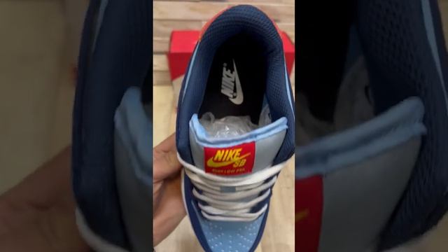 Кроссовки мужские Nike Dunk #кроссовки #обувь #купитькроссовки #спортивнаяобувь смотреть онлайн