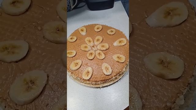 Вкусный вафельные тортик 🍰 с кремом и бананом 🍌 смотреть онлайн