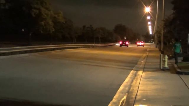 Dodge Charger SRT vs Chrysler 300C (1/4 Mile Race) смотреть онлайн