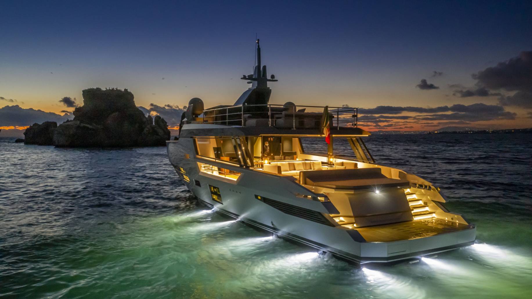 Яхта Arcadia Yachts Sherpa 80