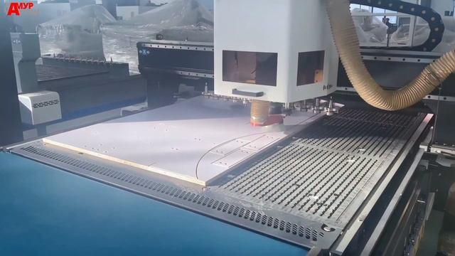 Фрезерный станок со сменой инструмента и автовыгрузкой смотреть онлайн