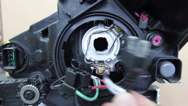 Как установить светодиодную лампу H4 P12 в ближний дальний свет смотреть онлайн