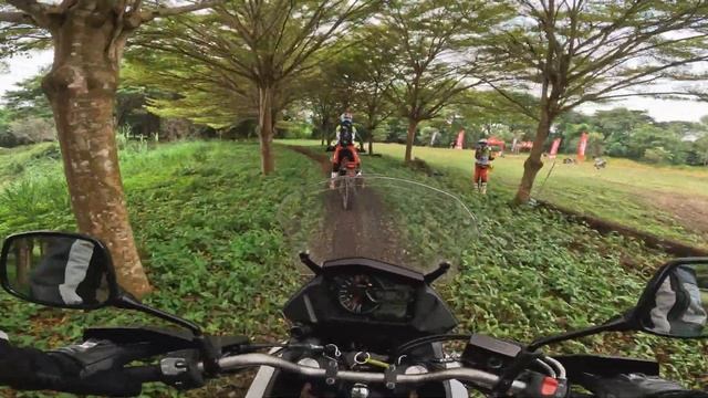 ควบ Suzuki V-Stron 650 XT บุกงาน 2 Race Xventure มันยับมากคูณสอง смотреть онлайн