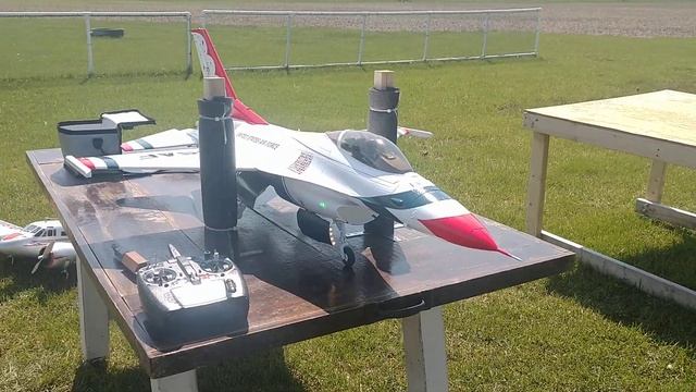 Coolest RC Jet I've seen in person. смотреть онлайн