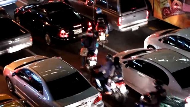 Движение в центре Бангкока смотреть онлайн