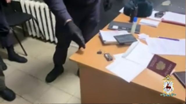 В Ленинском районе областного центра сотрудники полиции задержали "наркозакладчика" смотреть онлайн