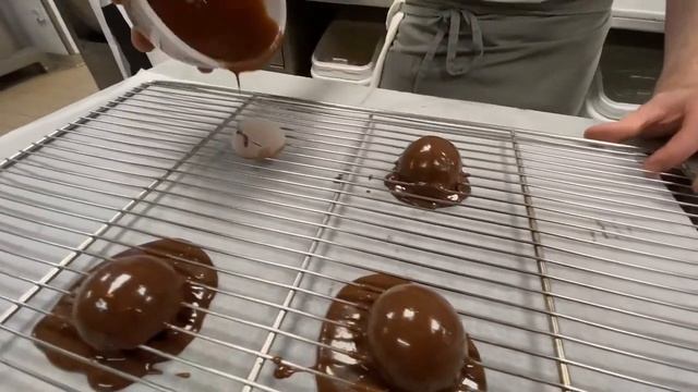 Daniel Pearse | Executive Pastry Chef at The Savoy | Signature Chocolate Recipe смотреть онлайн