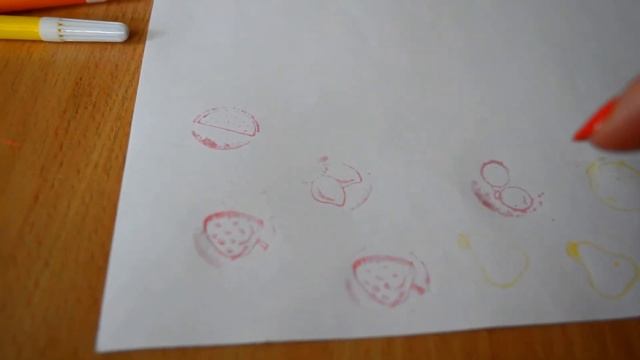 Набор Печаток Холодное Сердце 12 печаток с фруктами от Эльзы и Анны / Printing Fruit from Frozen смотреть онлайн
