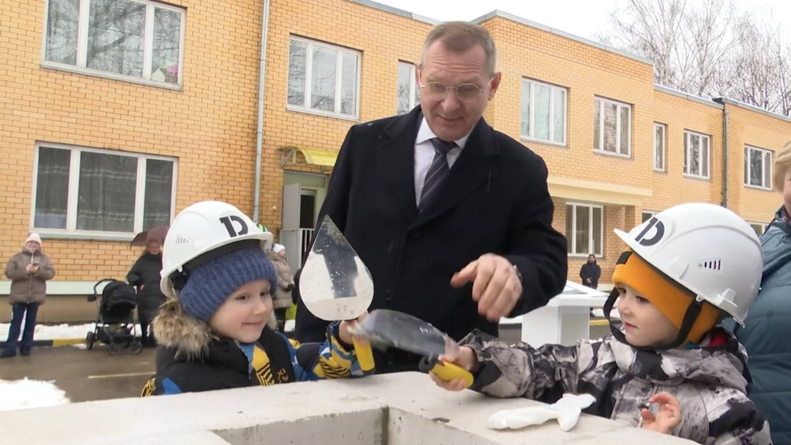 В Реутове заложили капсулу времени в фундамент нового детского сада 25.12.2024 смотреть онлайн