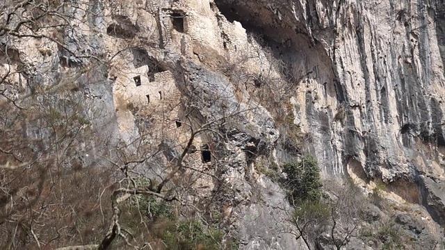 Скальный монастырь_ Абхазия. смотреть онлайн