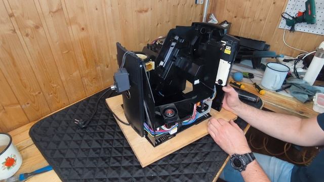 Jura c5. Вода в контейнере для отходов и плохо работает селектор программ (крутилка). смотреть онлайн