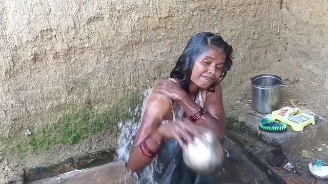 aunty village hot 🔥 first vlog 🌹🌹aunty bathing vlogs/my first vlog viral смотреть онлайн