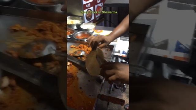 Chicken Shawarma/Tag Chicken Lovers /follow @foodiesdude /#streetfood #chickenshawarma смотреть онлайн