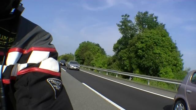 About touring club　　 nagasaki expressway.　Taking a picture motorcycle　Ｔriumph Thruxton смотреть онлайн