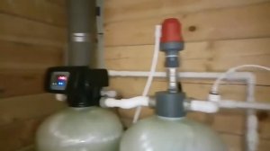 Очистка воды от железа -  обезжелезиватель воды с аэрационной колонной.