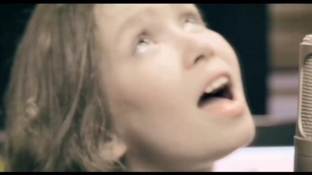 Игорь Крутой награждает Анастасию Иванову за лучшее исполнение его песни "Звездопад". смотреть онлайн