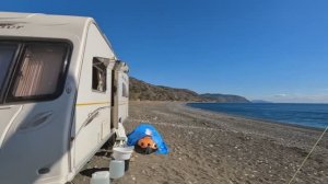 18 ч.  Жизнь в караване у моря.