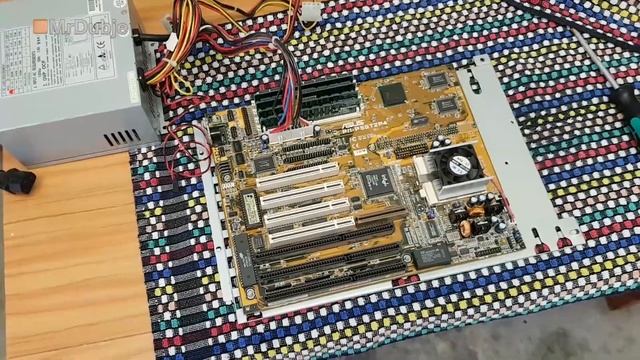Repairing and cleaning up a vintage Pentium 1 PC смотреть онлайн