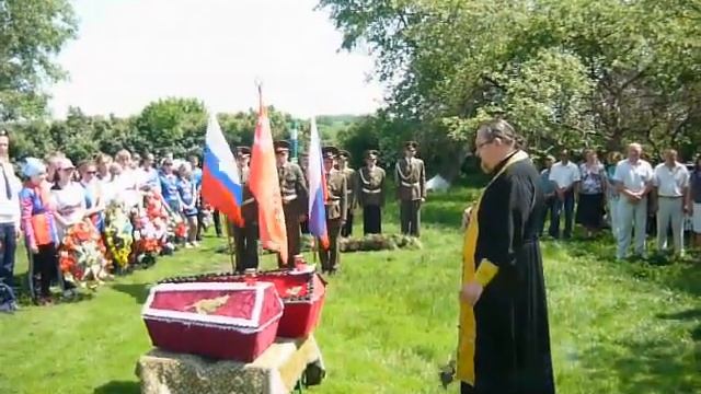 Захоронение неизвестных солдат в 2013г. д.Махов Колодезь. mp4 смотреть онлайн