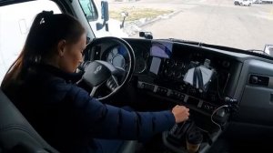 Встретил АНКУ-дальнобойщицу в Небраске! Померились траками