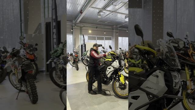 Обзор на QJMOTOR SVT 650 X смотреть онлайн