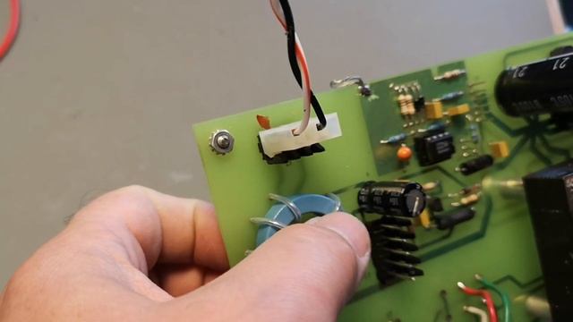 Teardown, den "underlige strømforsyning" med defekt tantal (DANISH AUDIO) смотреть онлайн