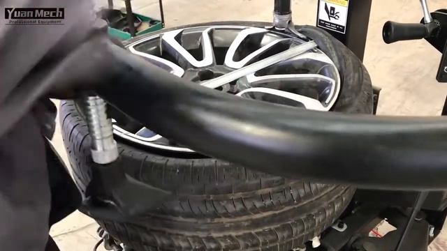YuanMech C9572 Tire Changer demounting and mounting of Pirelli 285/35 R22 tire смотреть онлайн