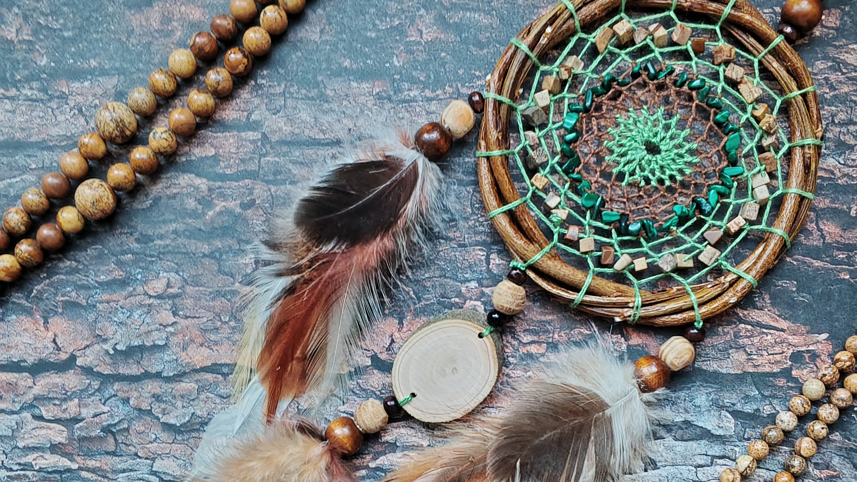 Ловец снов с хромдиопсидом и пейзажной яшмой