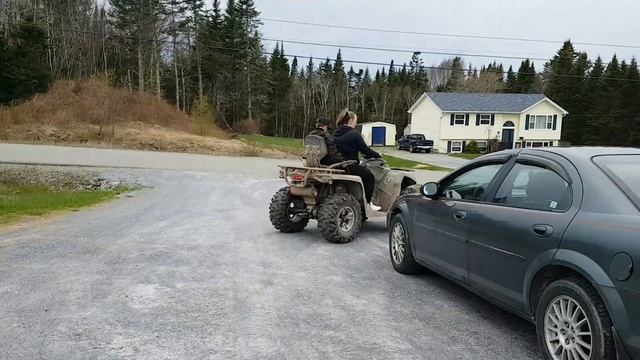 Mom trying out the 2017 can-am outlander max 570 смотреть онлайн