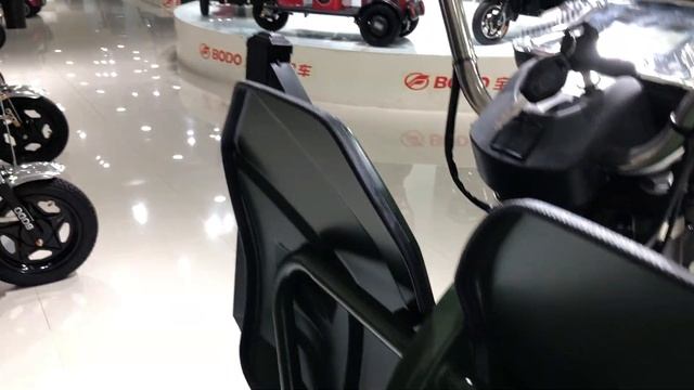 Three wheels of electric cargo tricycle freight load trike смотреть онлайн