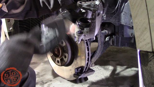 BMW X5 front brake pads replacement（宝马X5前刹车片更换) смотреть онлайн
