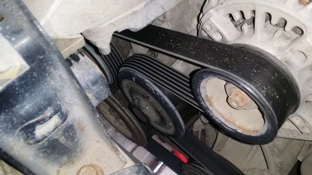 Проверка зазоров клапанов и замена масла на Toyota Corolla смотреть онлайн