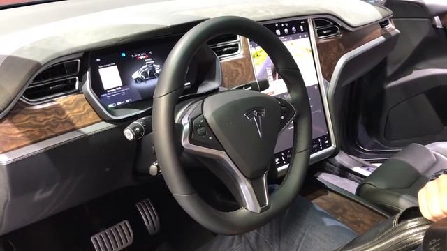 2017 Tesla Model X vs. 2017 Audi Q5 смотреть онлайн