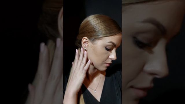Ювелирные украшения из серебра 925 пробы, покрытие родий, вставки фианиты. Серьги гвоздики пусеты. смотреть онлайн