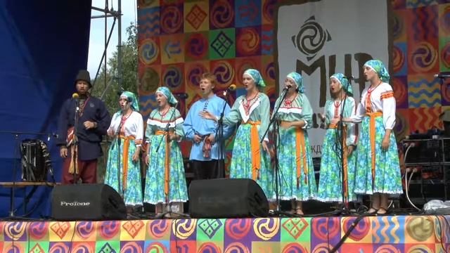 01. С поля ветер повевает