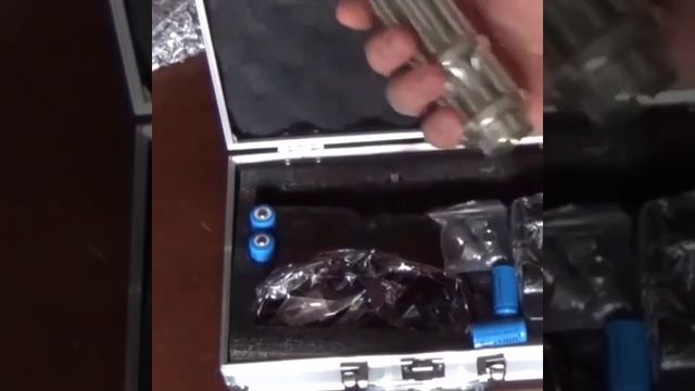 Мощная УКАЗКА с ультрафиолетовым лучом - световой меч поджигает все смотреть онлайн