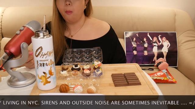 ASMR BLACKPINK KIT KATS AND BAKED BY MELISSA MINI CUPCAKES AND MINI MACARONS MUKBANG. 🍫🧁 смотреть онлайн