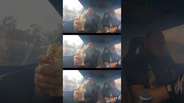 Кушаю шаурму в дрифтующей машине смотреть онлайн
