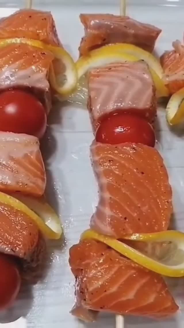 ШАШЛЫК из ФОРЕЛИ на шпажках в духовке #shorts #шашлык#рыба#форель#рецепт смотреть онлайн