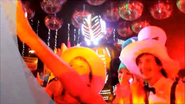 Robot Led En Fiesta смотреть онлайн