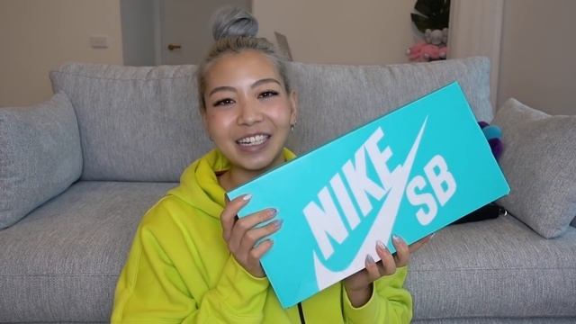Air Jordan Women's Collection Try On + New Sneaker & Clothing Pick Ups смотреть онлайн
