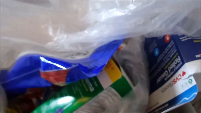 Massive CVS Dumpster Diving Haul ~ Freeganism and Extreme Frugality! смотреть онлайн