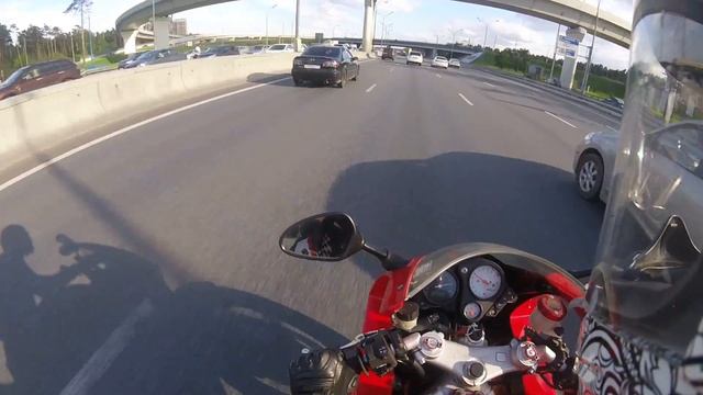 Honda VTR1000f | Riding in the Moscow traffic смотреть онлайн