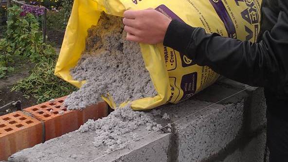 Эковата в стены между блоком и кирпичом, ручная засыпка смотреть онлайн